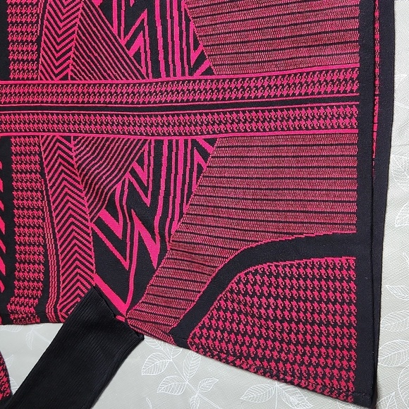 Alison Sheri Sweater - Picture 5 of 9